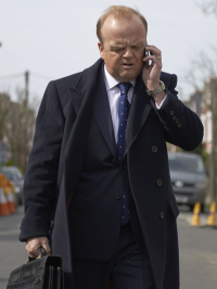 Main basse sur Pepys Road Saison 1 en streaming français Main basse sur Pepys Road Saison 1 en streaming français